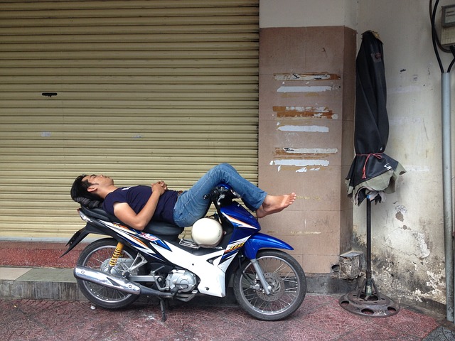spánek na motorce
